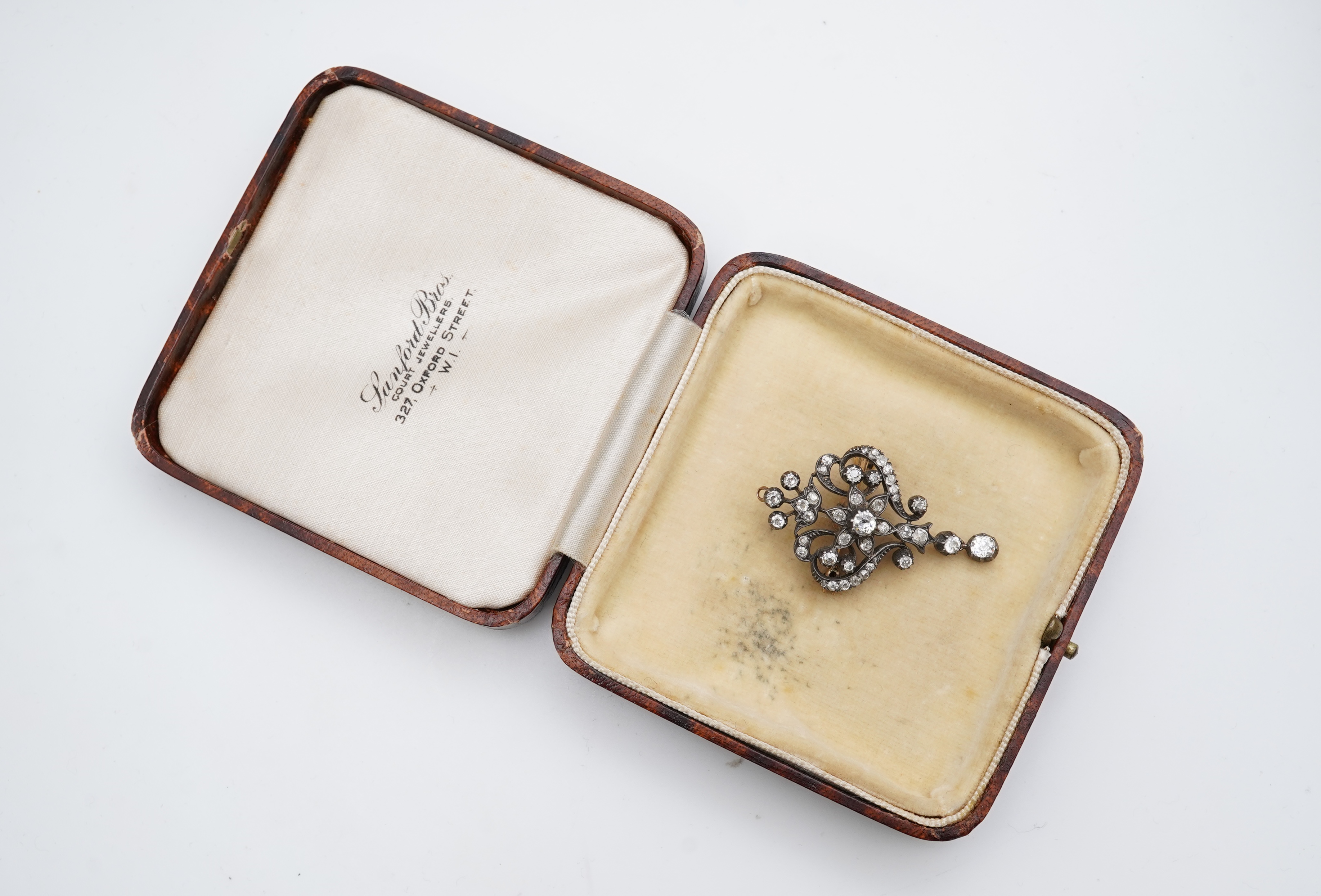 A late Victorian diamond brooch/pendant, circa 1900
